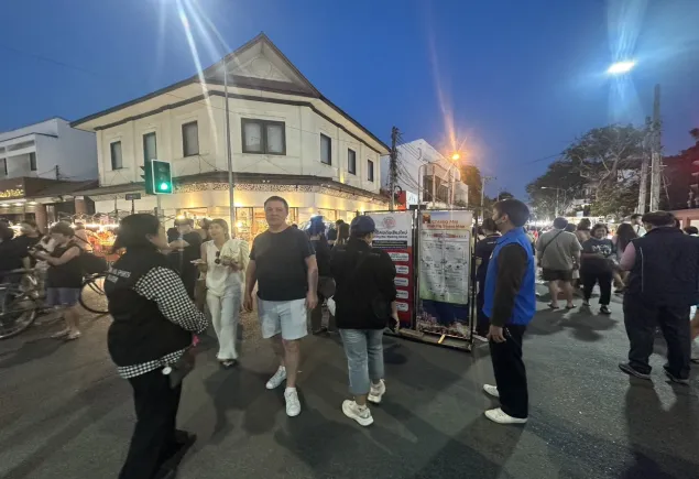 ออกตรวจและอำนวยความสะดวกช่วยเหลือนักท่องเที่ยว ในพื้นที่ถนนคนเดินท่าแพ