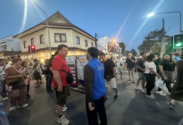 ออกตรวจและอำนวยความสะดวกช่วยเหลือนักท่องเที่ยว ในพื้นที่ถนนคนเดินท่าแพ